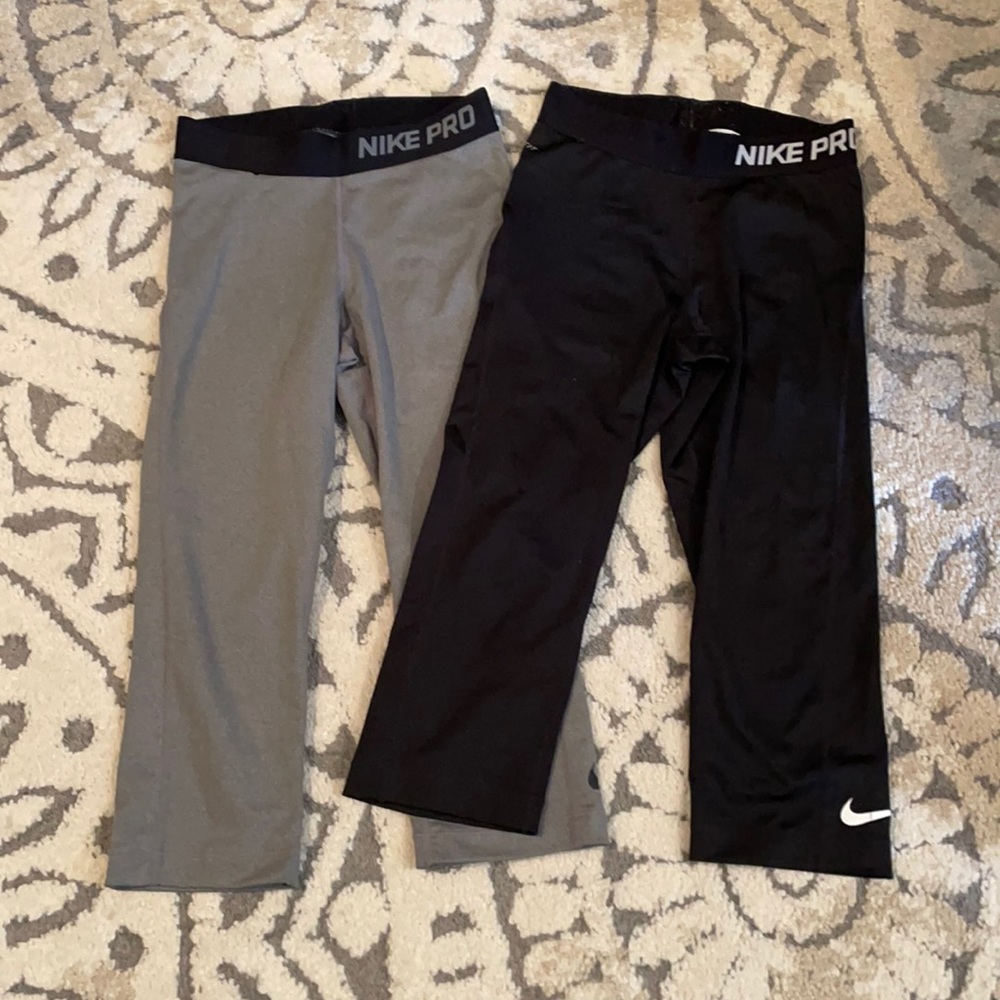Bundle - Nike pro’s black & grey 🍑